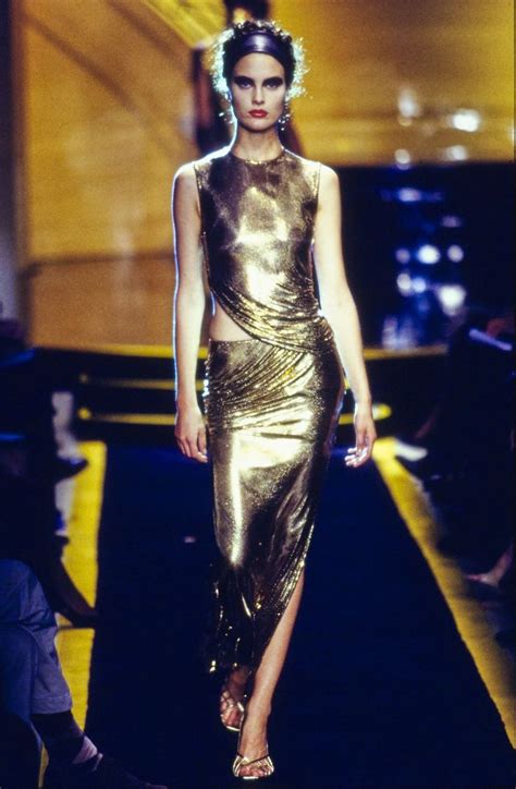 sfilata gianni versace|gianni versace dresses.